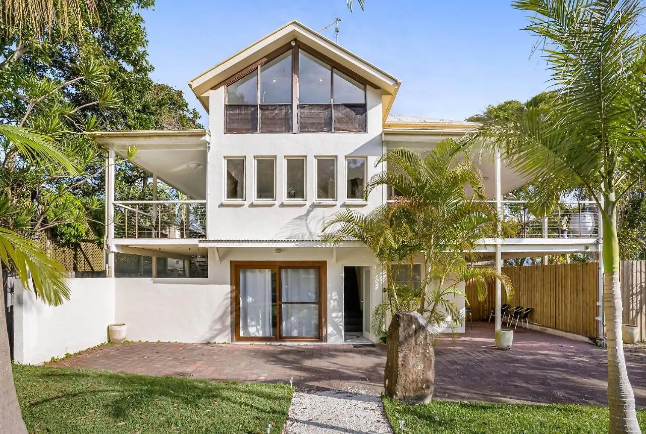 Holiday home Fuller Holidays - The Rock Belongil Beach Byron Bay Australia