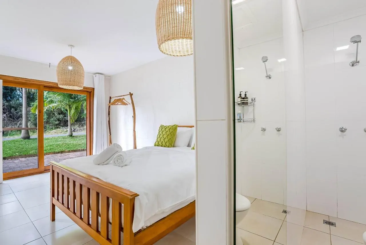 Fuller Holidays - The Rock Belongil Beach Byron Bay Holiday home