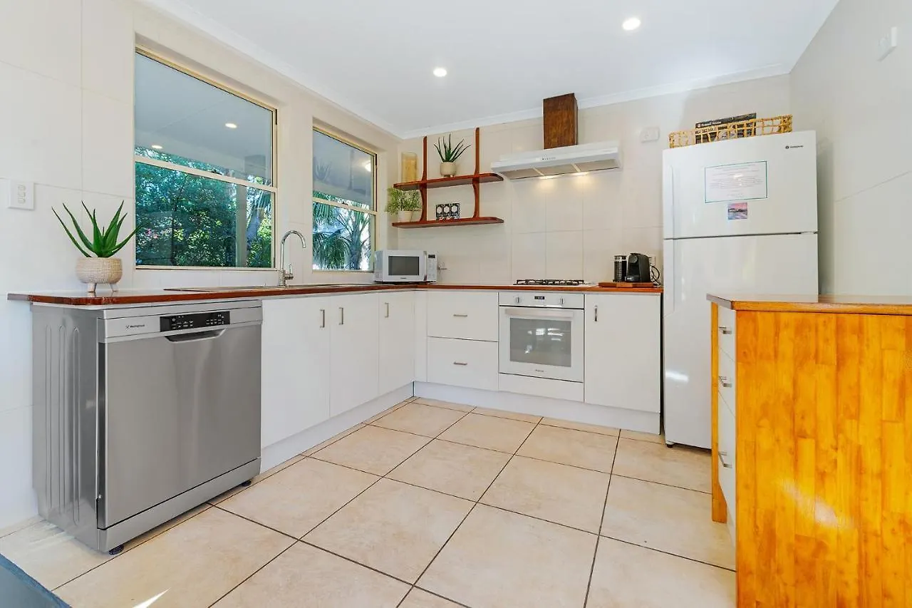 Fuller Holidays - The Rock Belongil Beach Byron Bay
