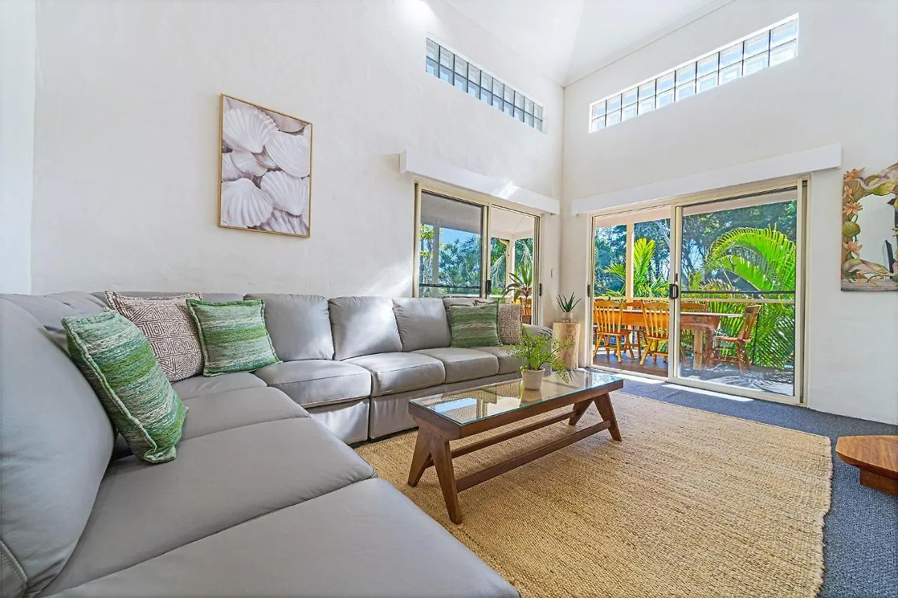 Fuller Holidays - The Rock Belongil Beach Byron Bay Holiday home
